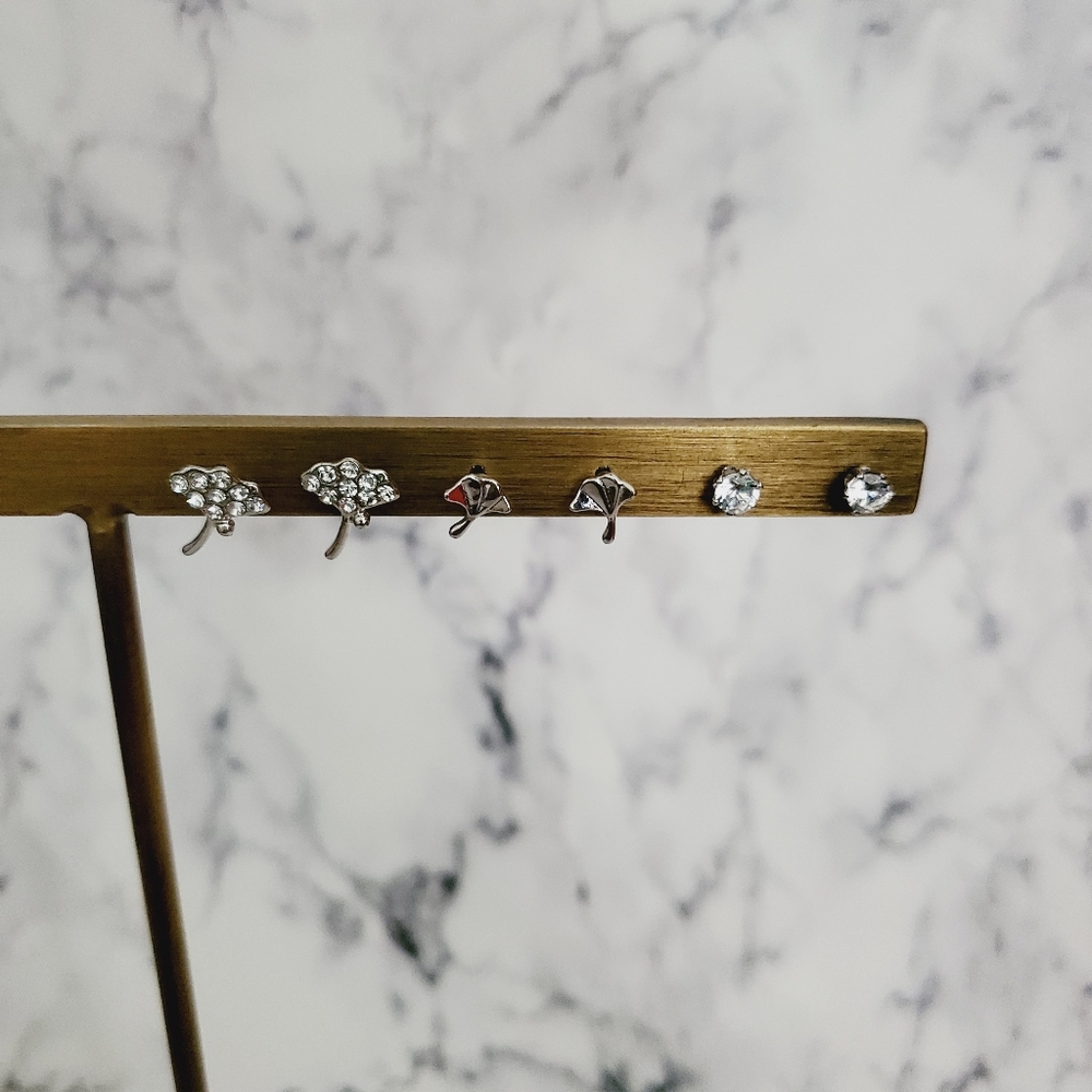 Dainty Leaf Fan Stud earrings